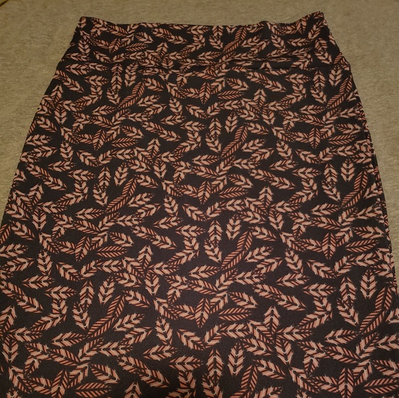 LULAROE FEATHER CASSIE - Picture 2 of 5